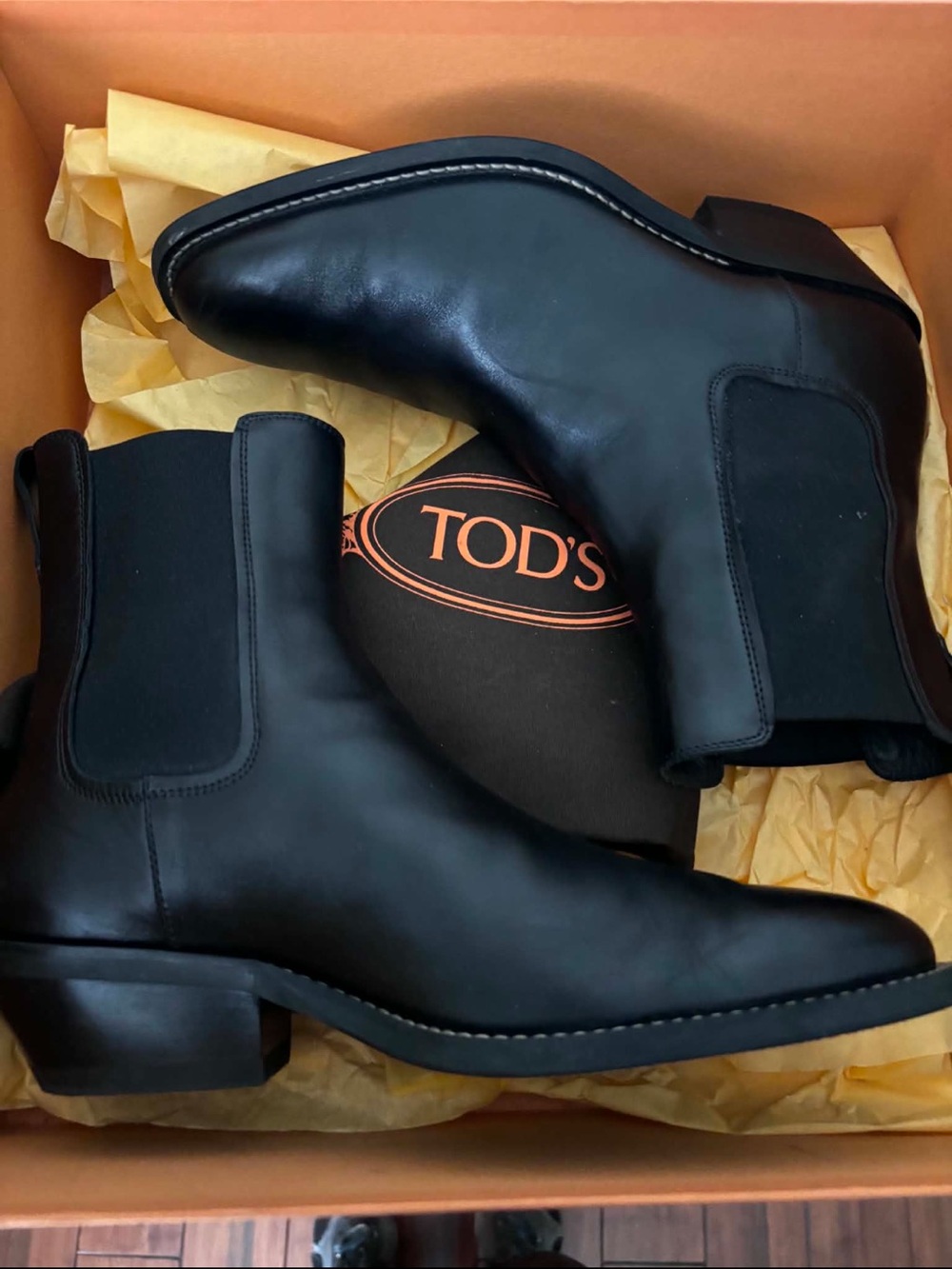 Tod's Black Leather Chelsea Ankle Boots 41